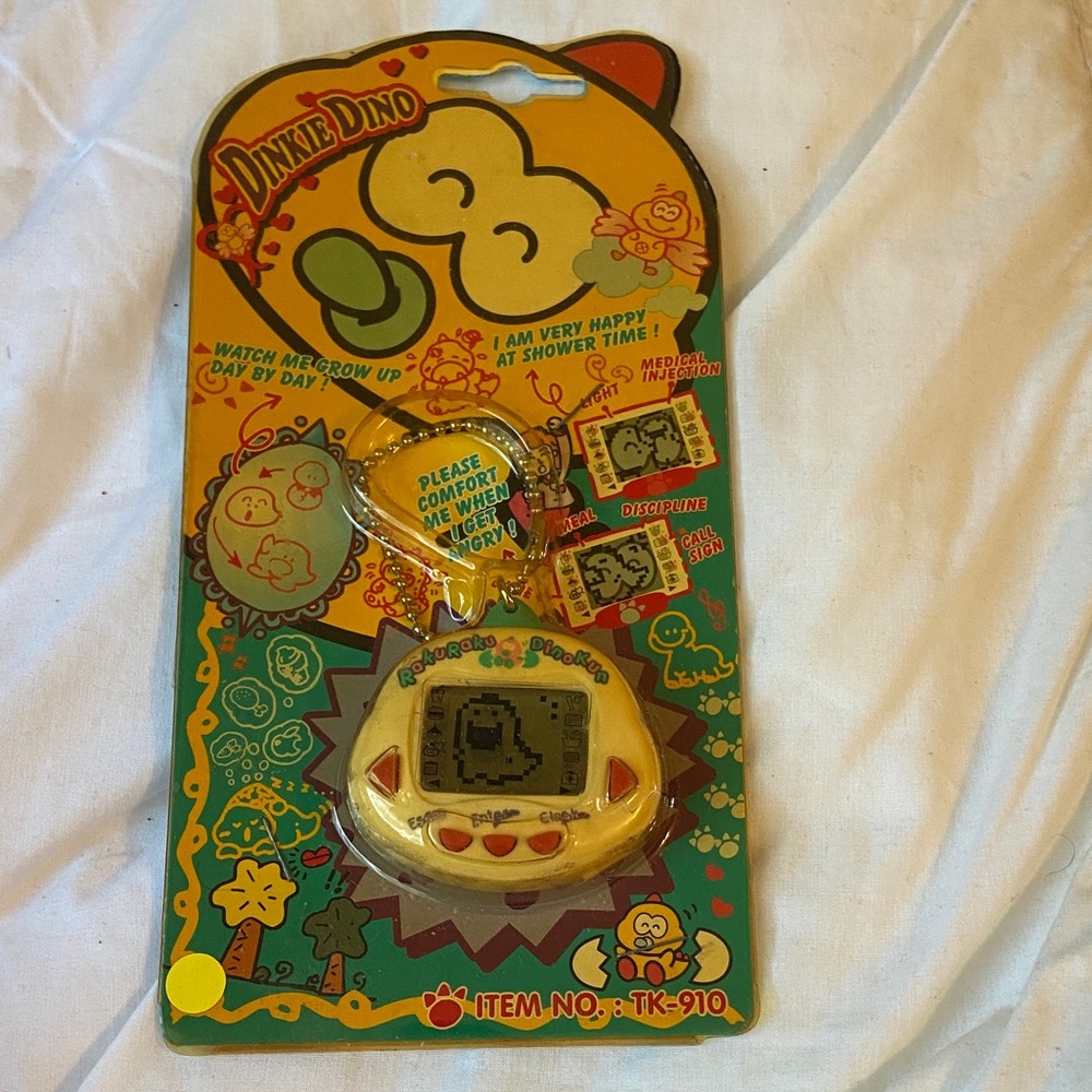 NEW Original RakuRaku DinoKun YELLOW Dinkie Dino Electronic Virtual Pet TK-910